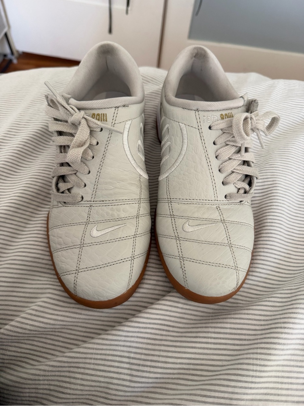 Nike Men’s White Leather Sneakers with Gum Outsole